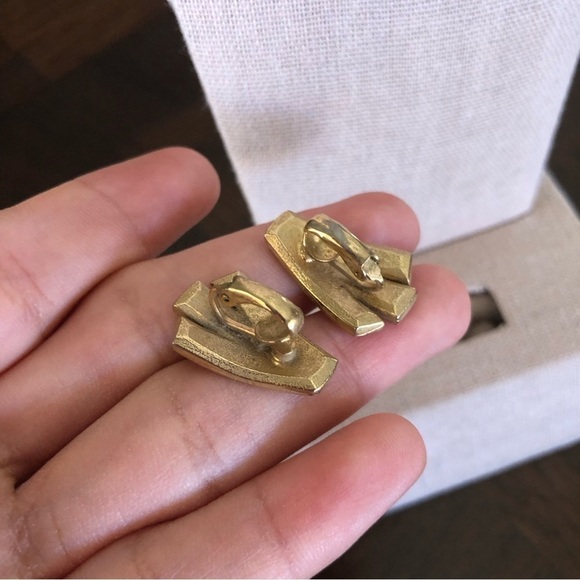 Vintage ClipOn Earrings - Picture 3 of 4